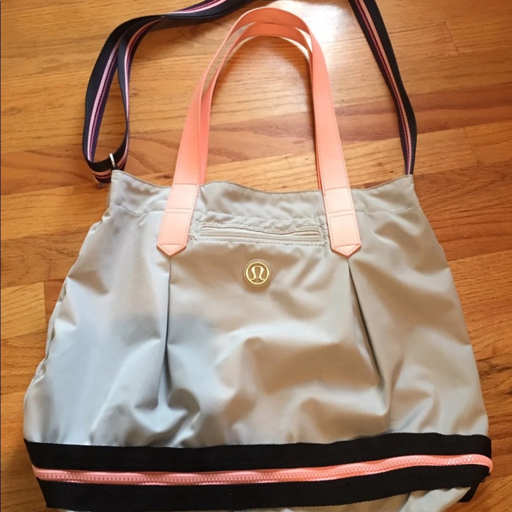 Lululemon tote
